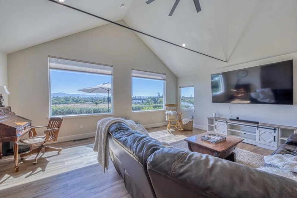 991 Riverside Road Hollister, CA 95023