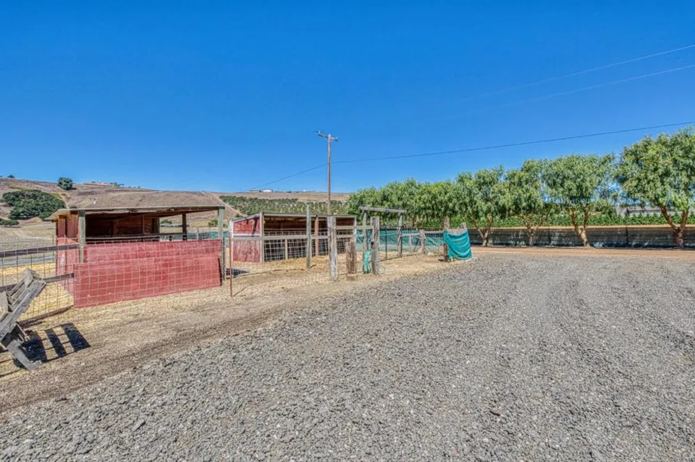 991 Riverside Road Hollister, CA 95023