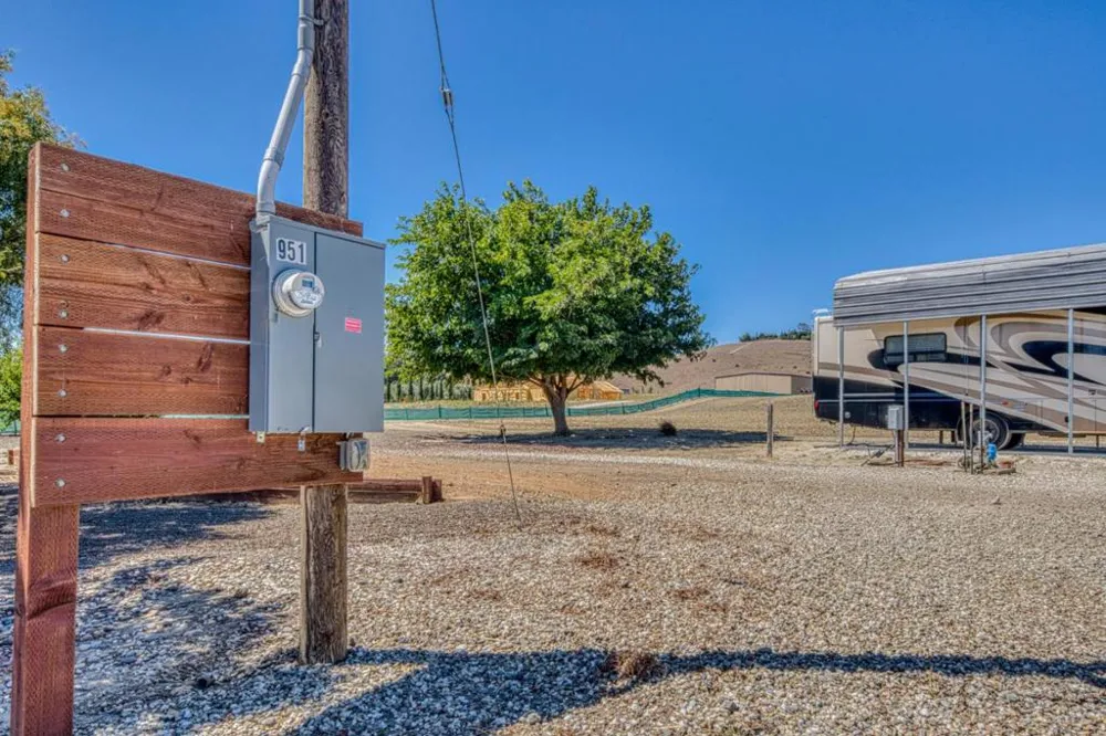 991 Riverside Road Hollister, CA 95023