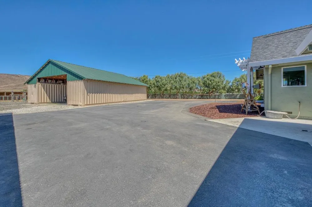 991 Riverside Road Hollister, CA 95023