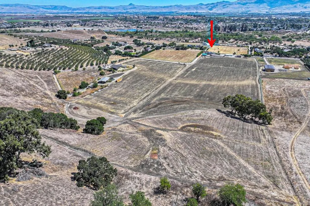 991 Riverside Road Hollister, CA 95023