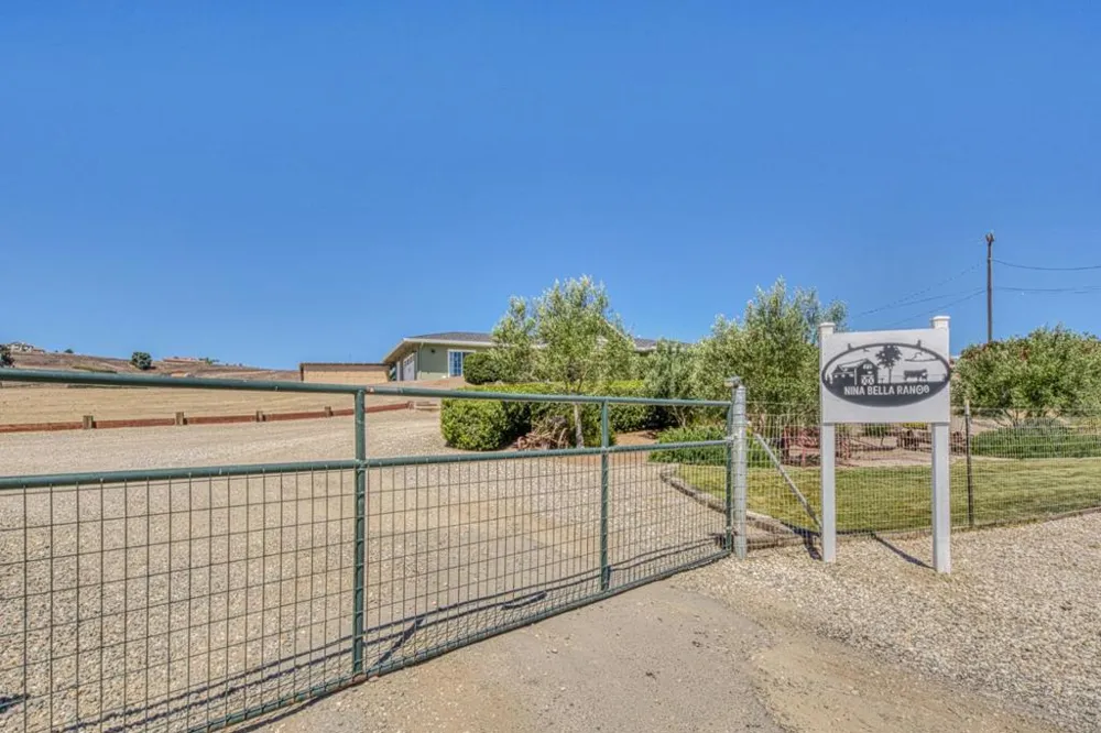 991 Riverside Road Hollister, CA 95023
