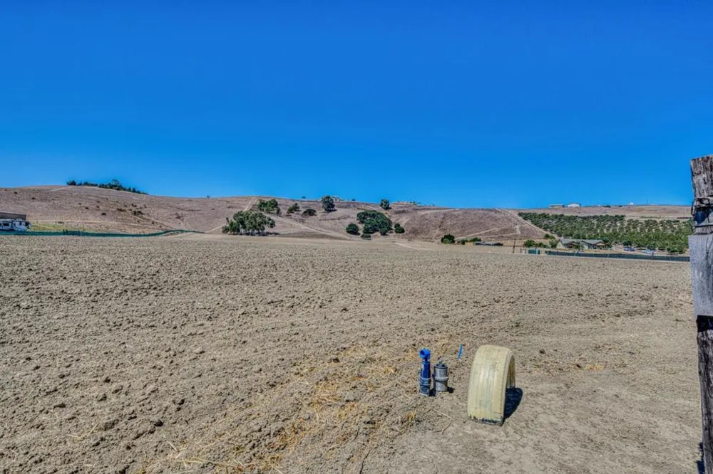 991 Riverside Road Hollister, CA 95023