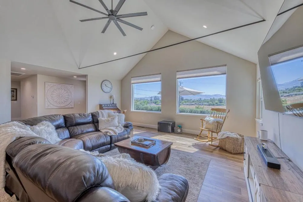 991 Riverside Road Hollister, CA 95023