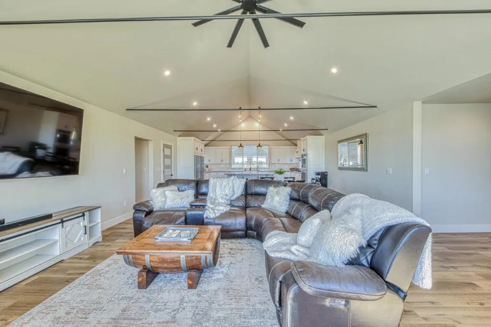991 Riverside Road Hollister, CA 95023