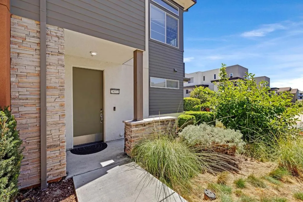 29272 Hub Lane Hayward, CA 94544