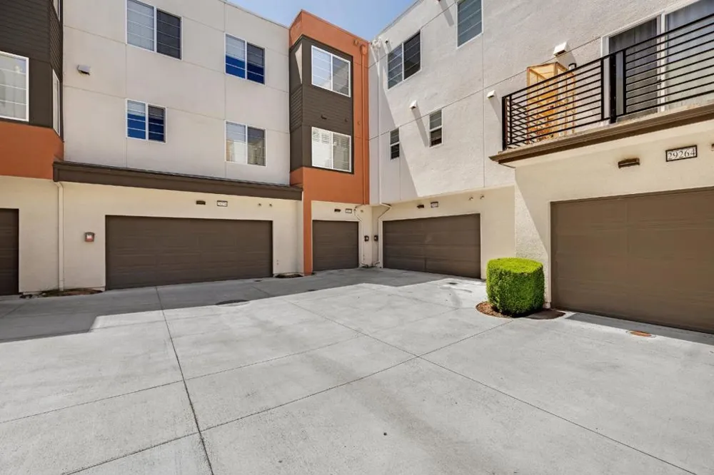29272 Hub Lane Hayward, CA 94544