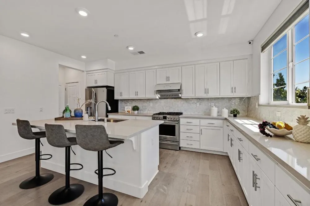 29272 Hub Lane Hayward, CA 94544