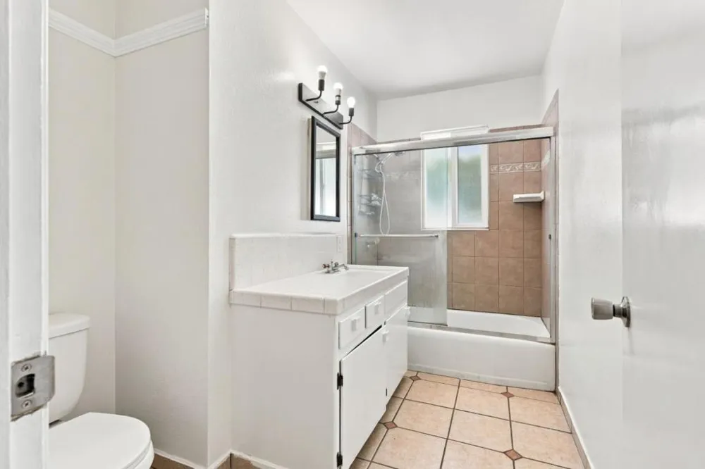 1909 Evergreen Avenue Modesto, CA 95350