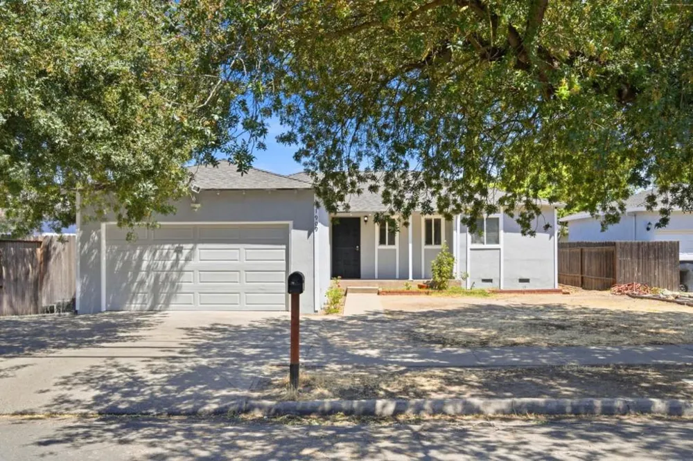 1909 Evergreen Avenue Modesto, CA 95350