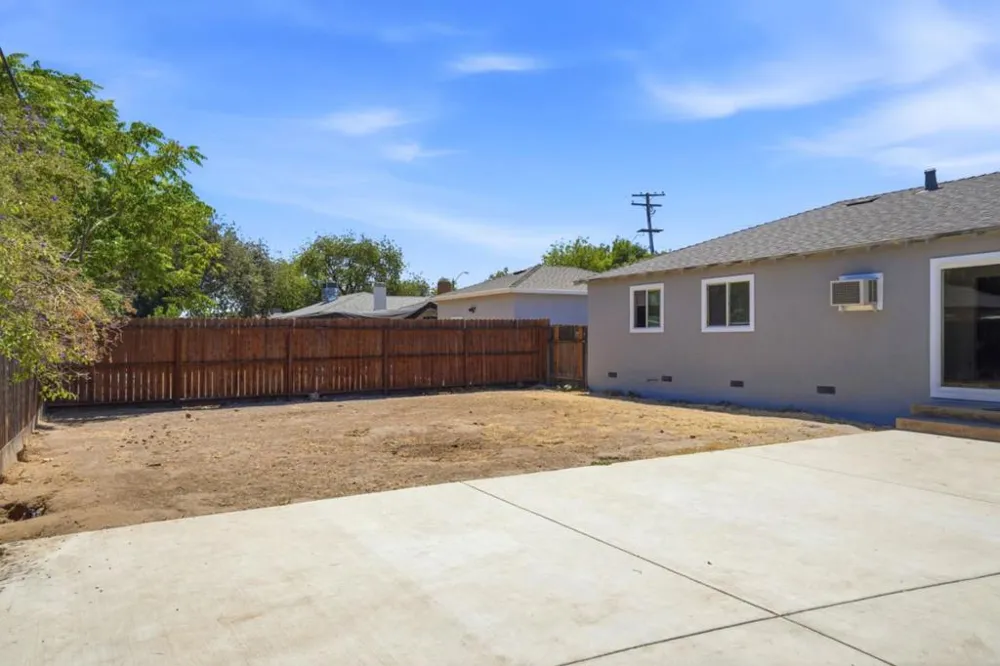 1909 Evergreen Avenue Modesto, CA 95350