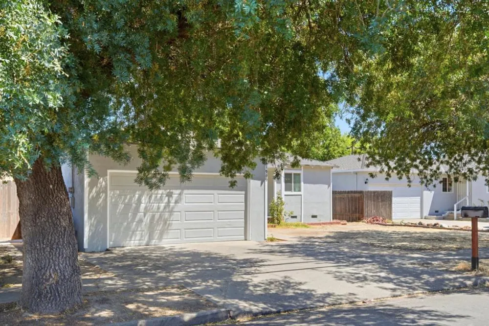 1909 Evergreen Avenue Modesto, CA 95350