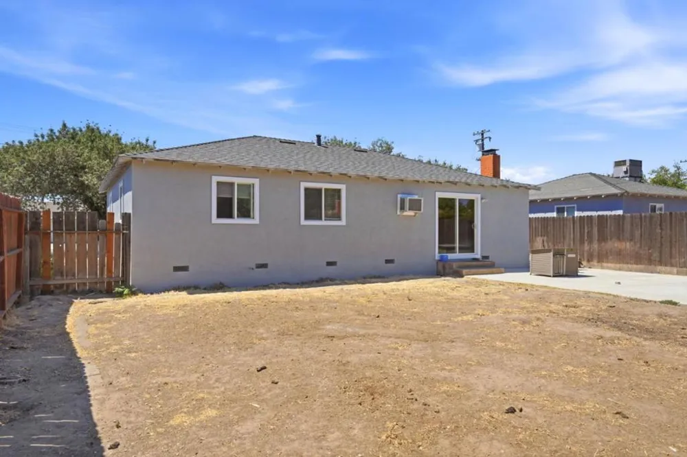 1909 Evergreen Avenue Modesto, CA 95350