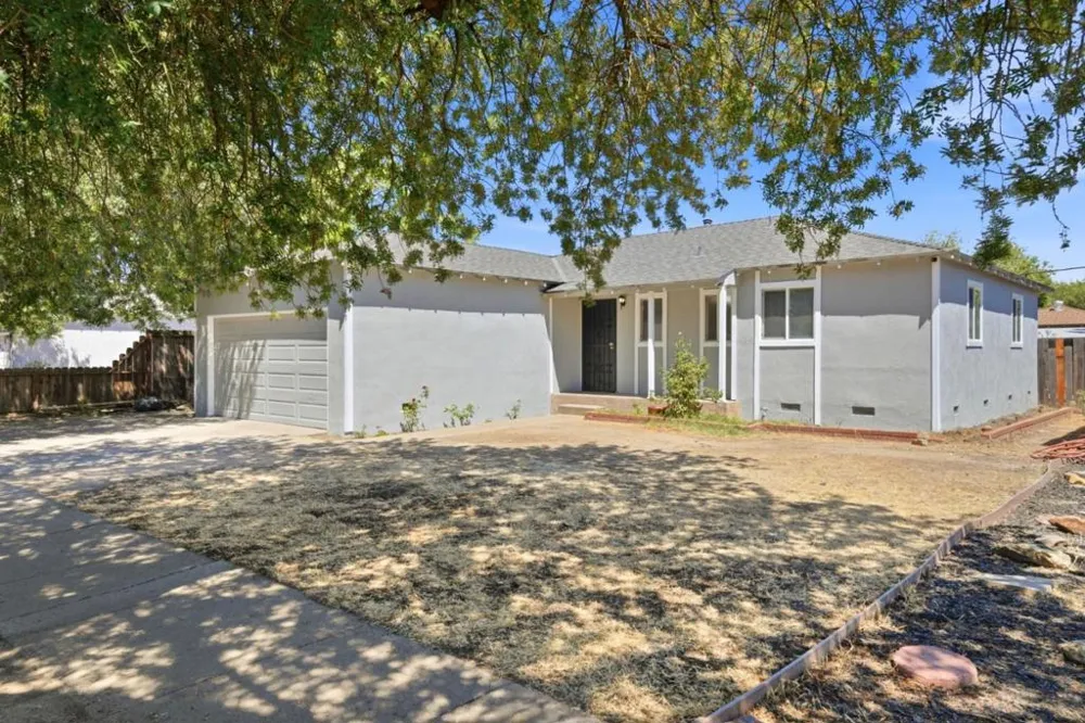 1909 Evergreen Avenue Modesto, CA 95350