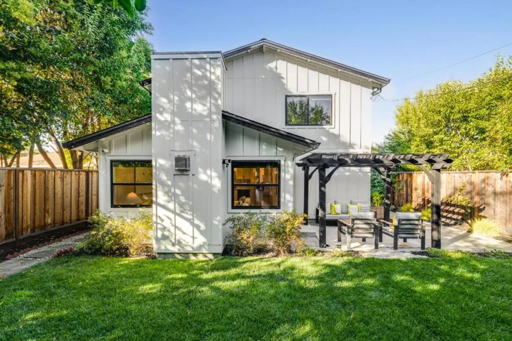 2886 Emerson Street Palo Alto, CA 94306