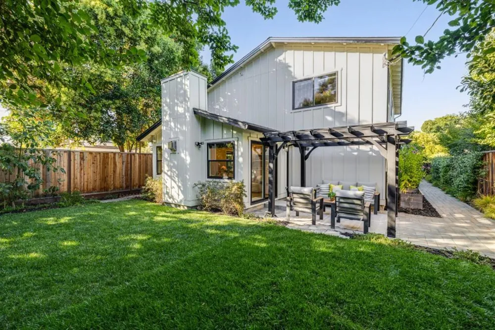 2886 Emerson Street Palo Alto, CA 94306
