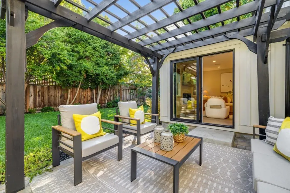 2886 Emerson Street Palo Alto, CA 94306