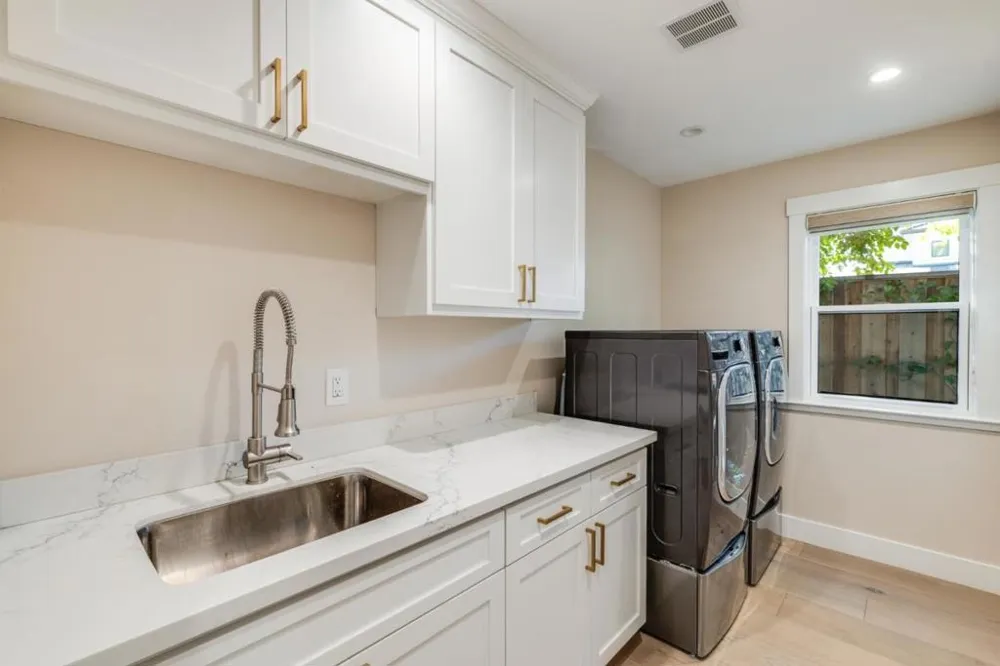 2886 Emerson Street Palo Alto, CA 94306