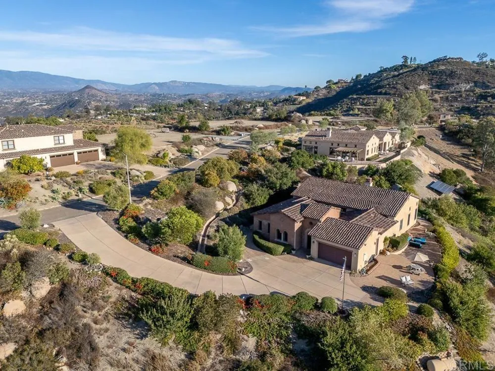 29472 Welk Highland Dr. Escondido, CA 92026