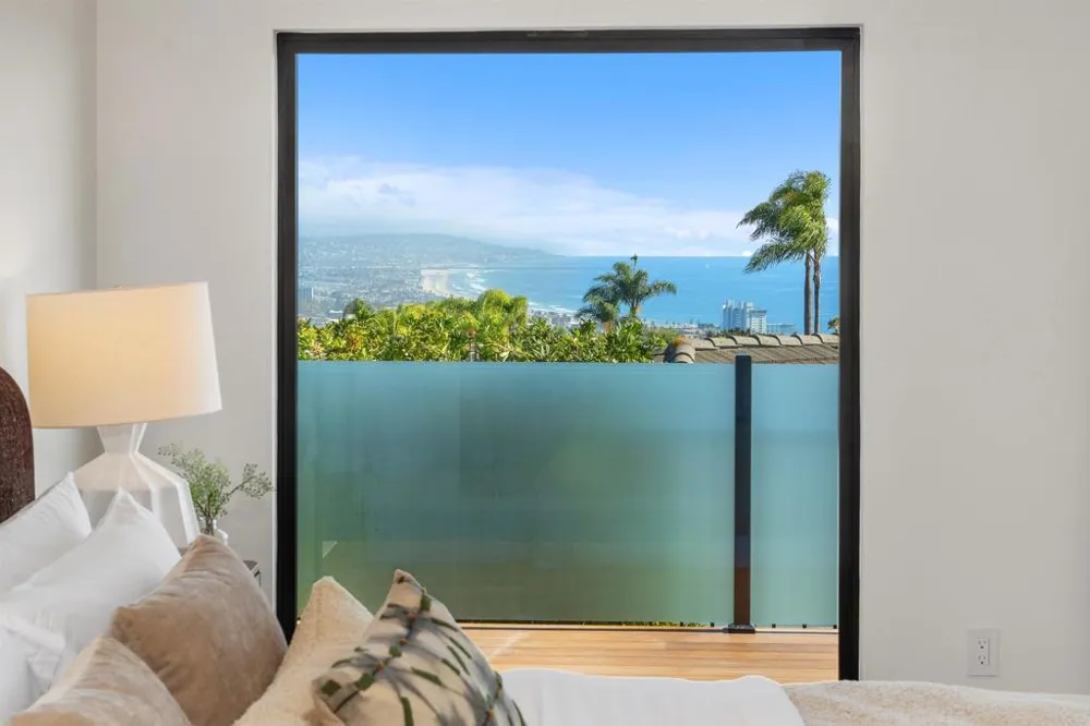 1553 Copa De Oro Drive La Jolla, CA 92037