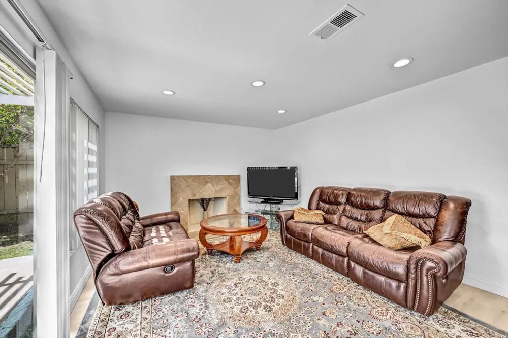 9378 Twin Mountain Circle San Diego, CA 92126
