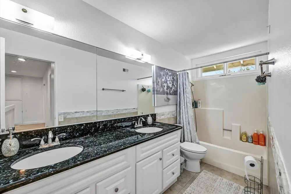 9378 Twin Mountain Circle San Diego, CA 92126