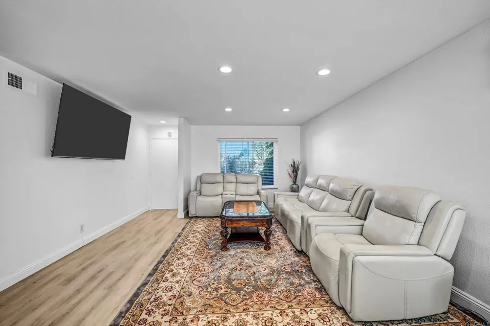 9378 Twin Mountain Circle San Diego, CA 92126