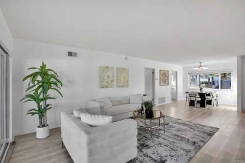 959 La Tierra Drive