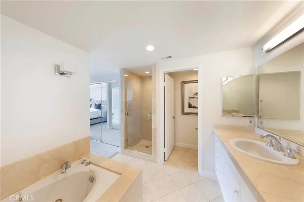 1500 E Ocean Boulevard #206 Long Beach, CA 90802