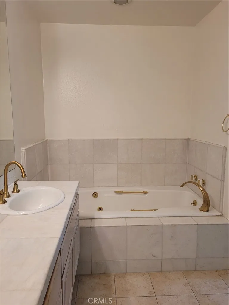 1040 4th #203 Santa Monica, CA 90403