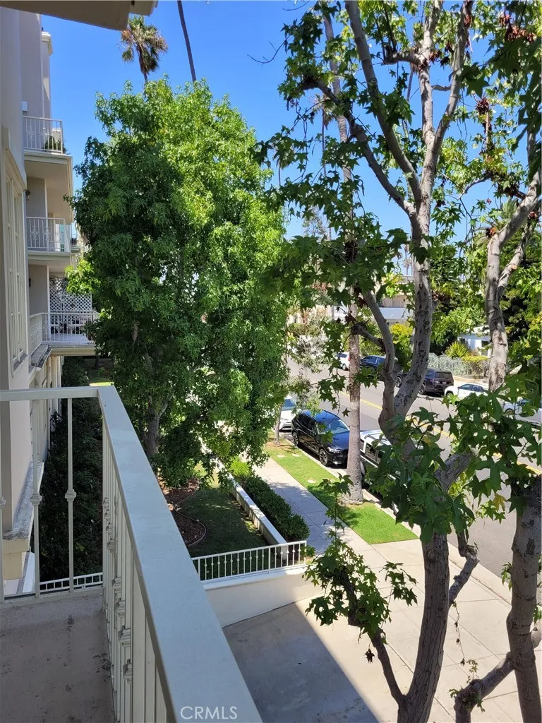 1040 4th #203 Santa Monica, CA 90403