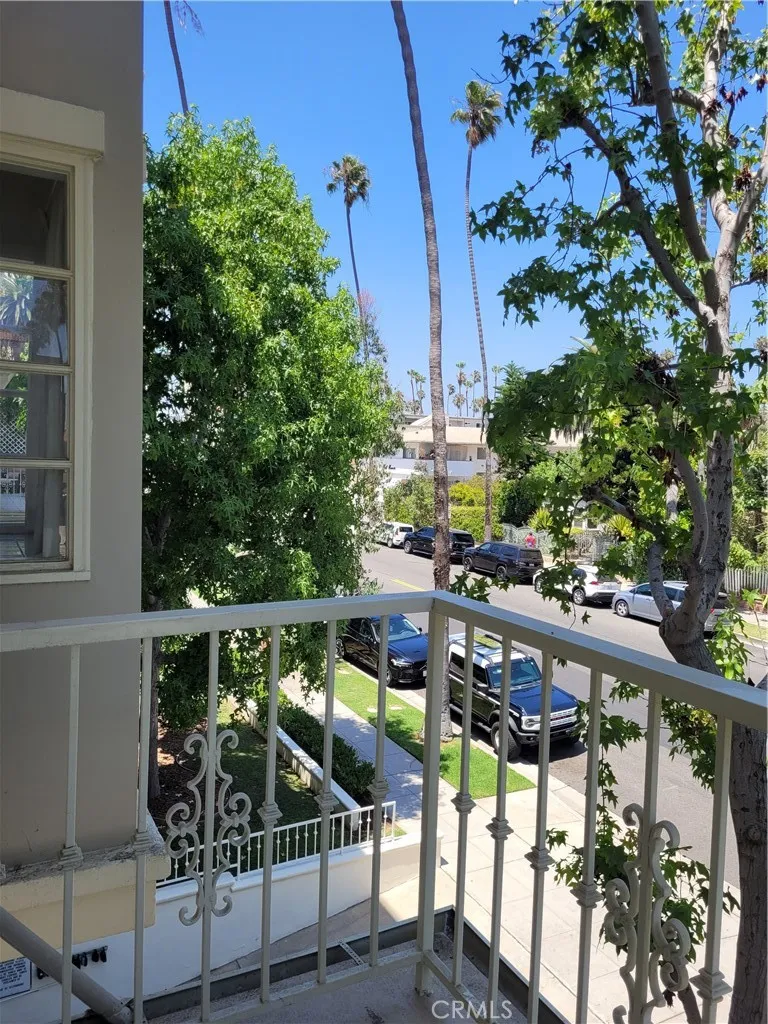1040 4th #203 Santa Monica, CA 90403
