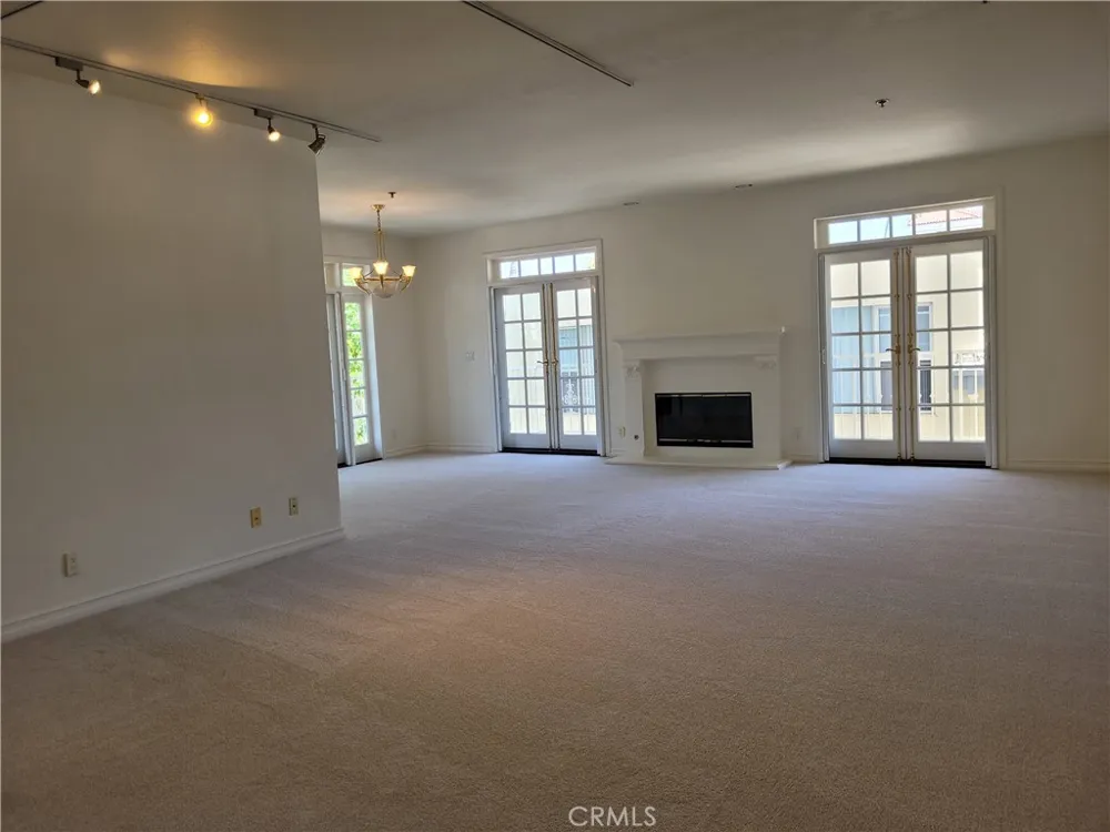 1040 4th #203 Santa Monica, CA 90403