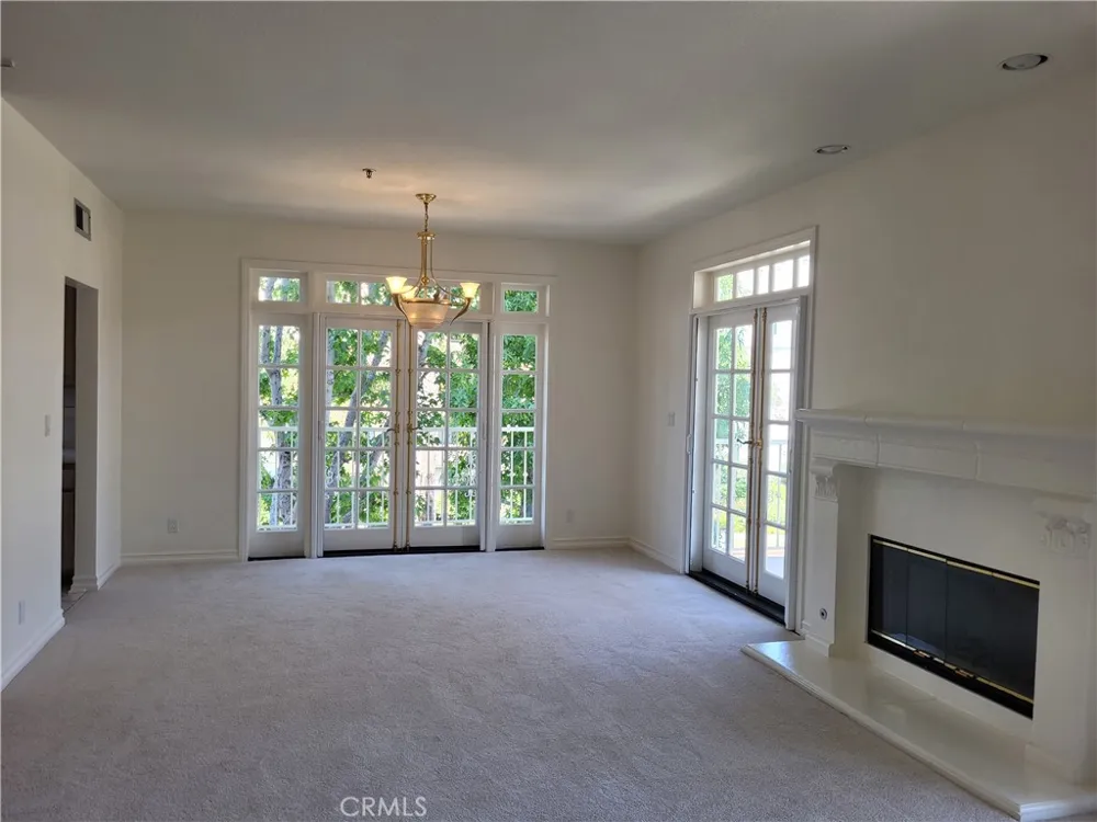 1040 4th #203 Santa Monica, CA 90403