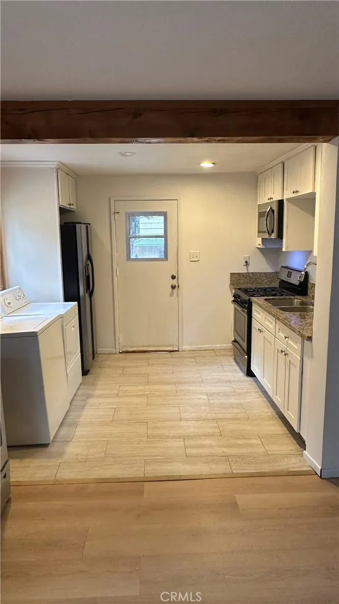 31144 All View Running Springs, CA 92382