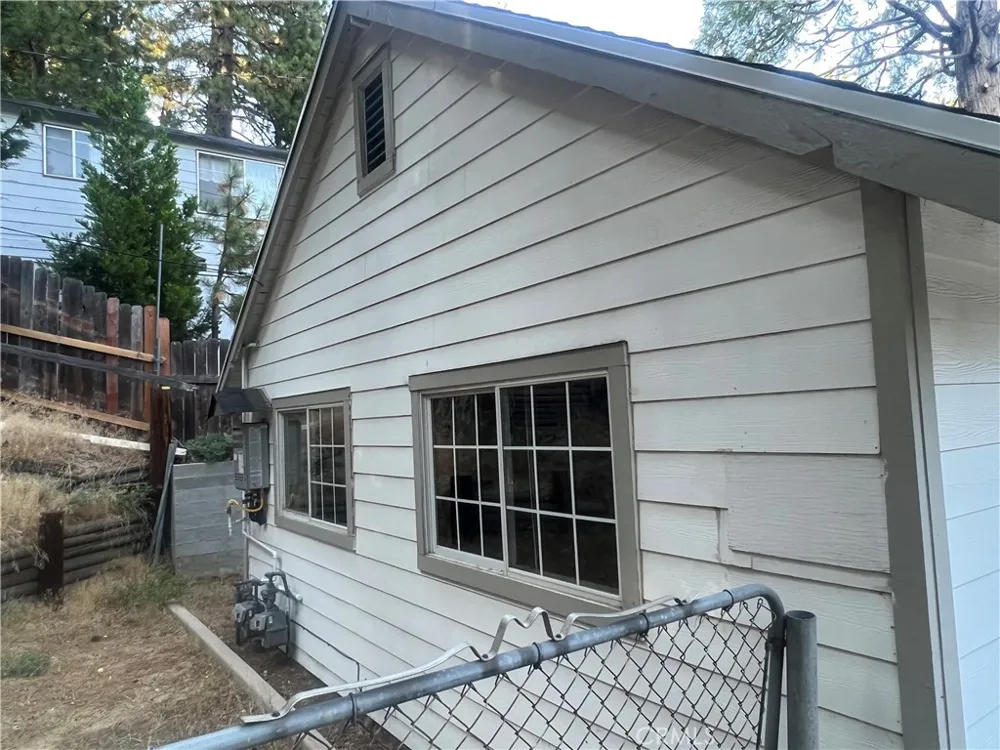 31144 All View Running Springs, CA 92382