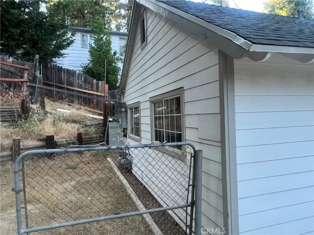 31144 All View Running Springs, CA 92382