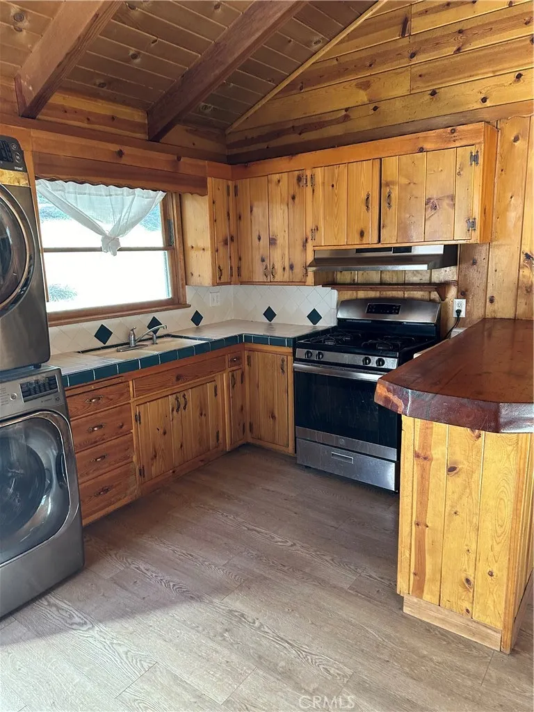 31144 All View Running Springs, CA 92382