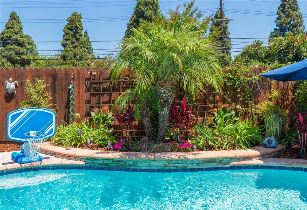 5721 Trinette Garden Grove, CA 92845