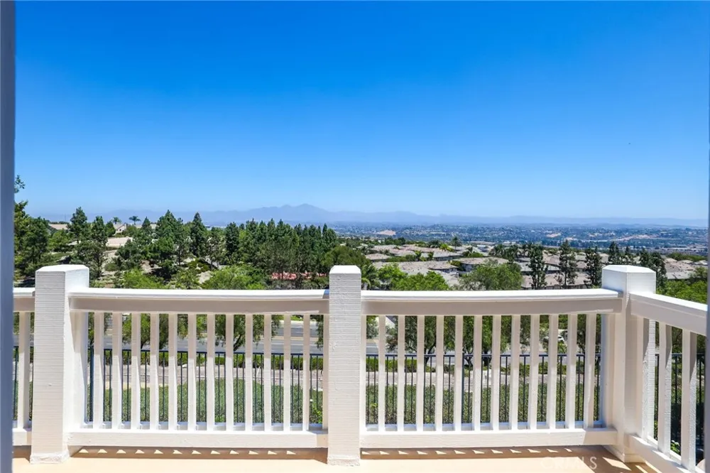 30 Groveside Drive Aliso Viejo, CA 92656