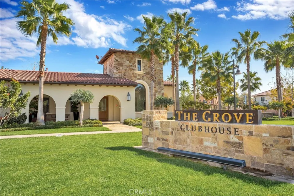 33 Fuchsia Lake Forest, CA 92630