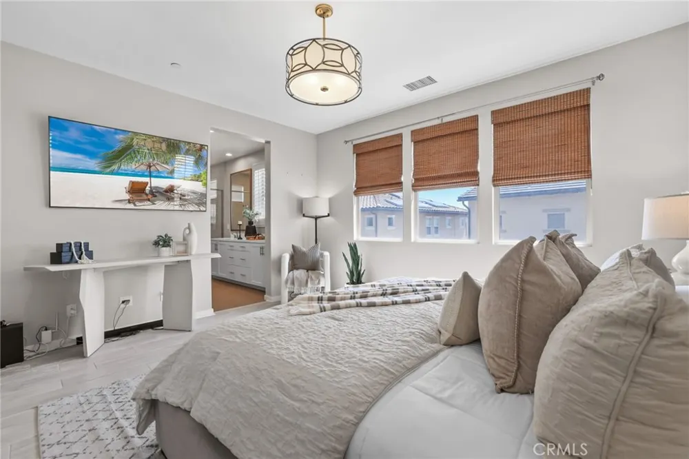 33 Fuchsia Lake Forest, CA 92630
