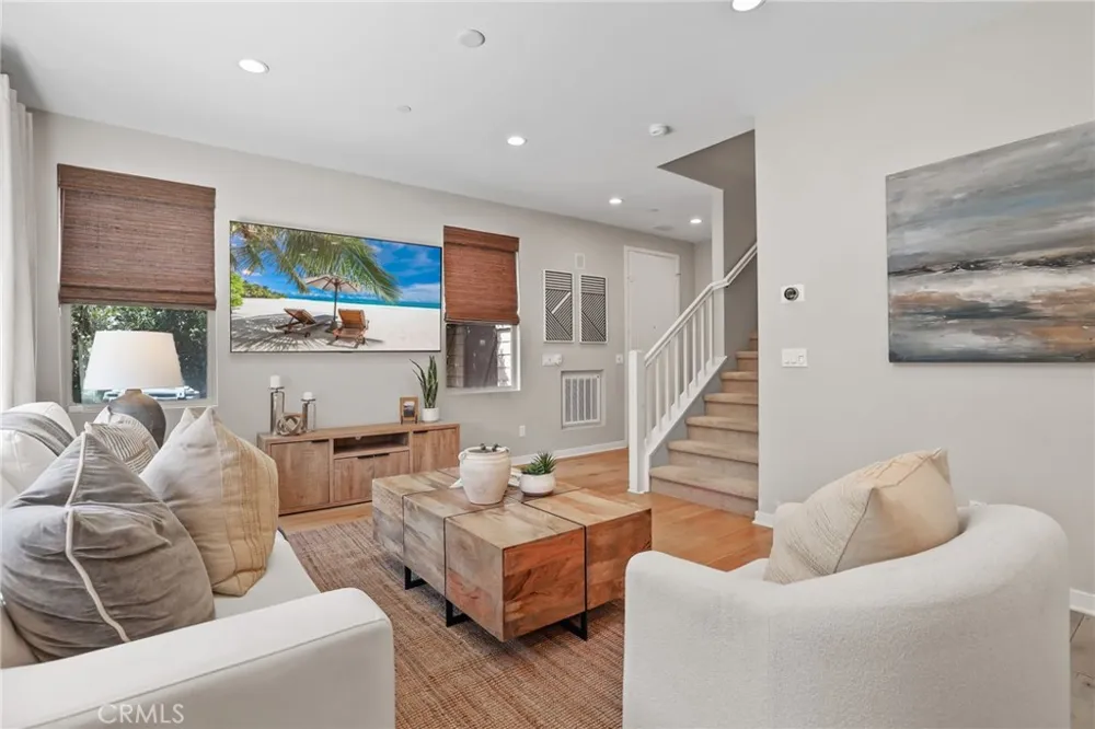 33 Fuchsia Lake Forest, CA 92630