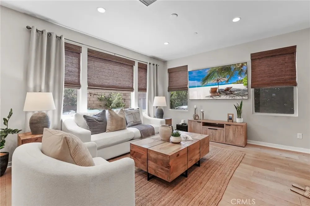 33 Fuchsia Lake Forest, CA 92630
