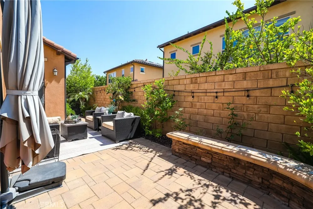 33 Fuchsia Lake Forest, CA 92630