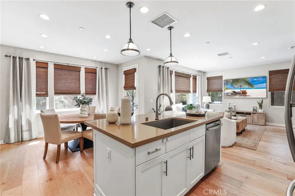 33 Fuchsia Lake Forest, CA 92630