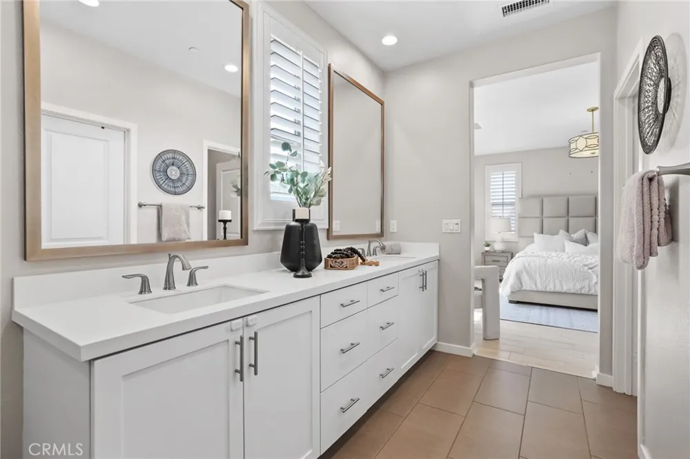 33 Fuchsia Lake Forest, CA 92630