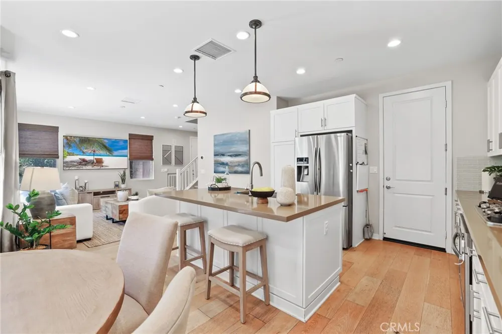 33 Fuchsia Lake Forest, CA 92630