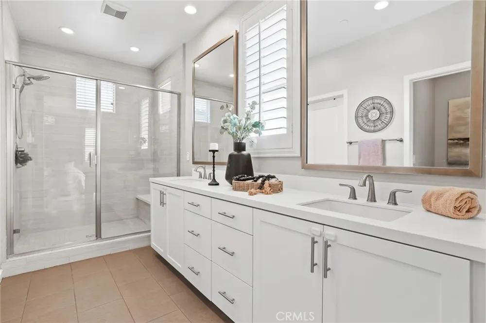 33 Fuchsia Lake Forest, CA 92630