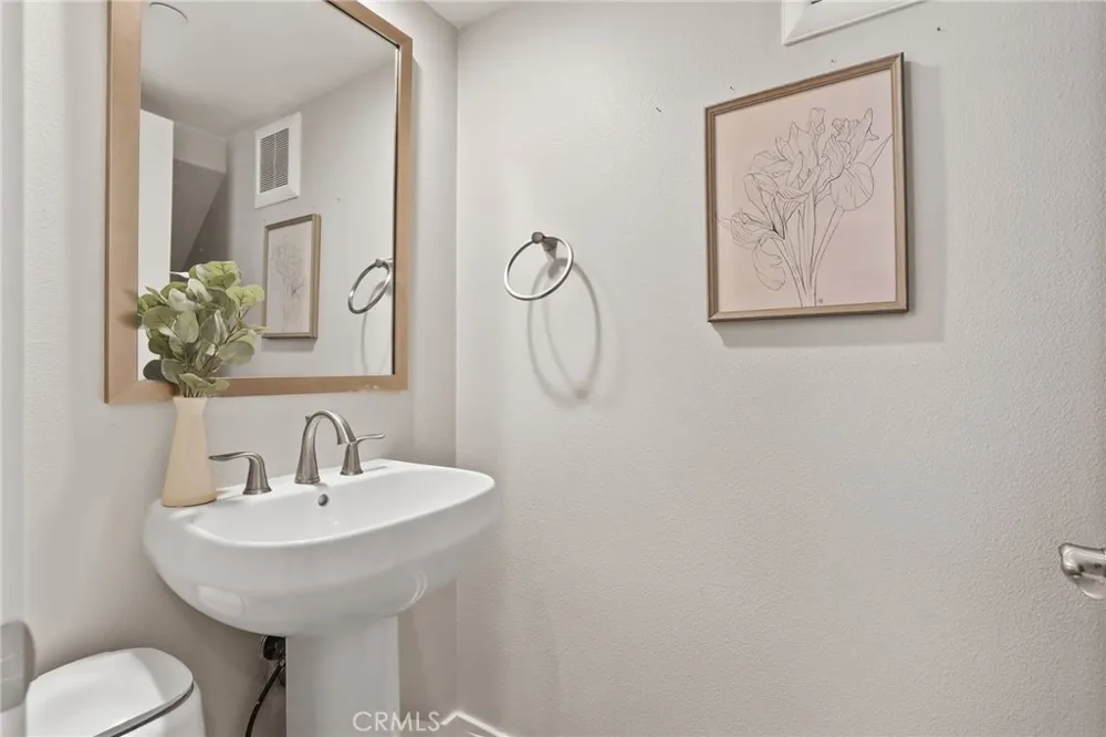 33 Fuchsia Lake Forest, CA 92630